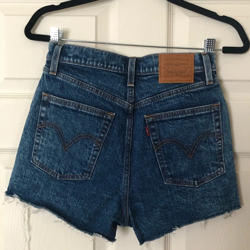 Lulus🖤Levi’s Ribcage Shorts - Picture 9 of 16